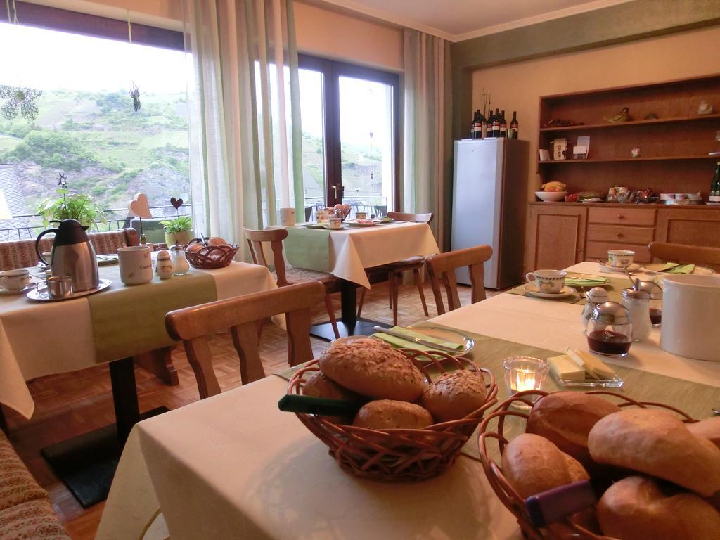 לינה וארוחת בוקר Burg  Ferienweingut Hirschen Schulstrasse חדר תמונה